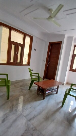 Room in 4 BHK Apartment at Jasola Vihar – for Sale