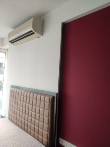 Room in 4 BHK Apartment at White Lotus, Santacruz West – for Rent