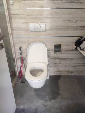 Bathroom in 4 BHK Apartment at White Lotus, Santacruz West – for Rent