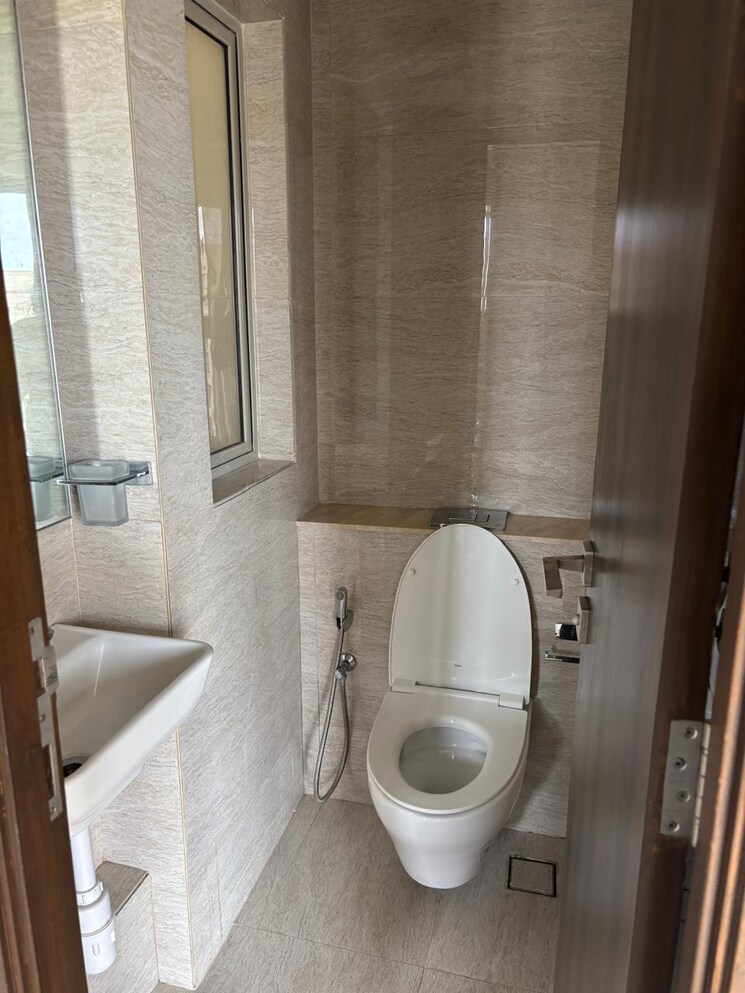 Bathroom, hiranandani-regent-hill 1 Bedroom 379 Sq.Ft. Apartment In Powai Mumbai 8979230