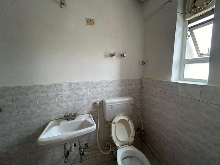 Bathroom, hastings 3 Bedroom 1661 Sq.Ft. Apartment In Hastings Kolkata 8979244