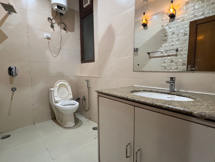 Bathroom, south delhi 2 Bedroom 2200 Sq.Ft. Builder Floor In South Delhi Delhi 8979256