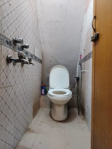 Bathroom in 1 BHK Apartment at Sarita Vihar – for Rent