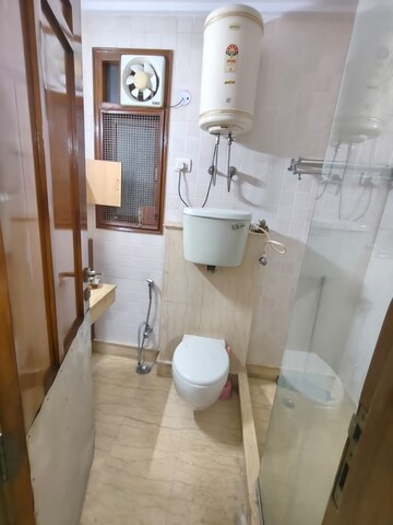 Bathroom in 3 BHK Builder Floor at RWA Chittaranjan Park Block R, Chittaranjan Park – for Rent