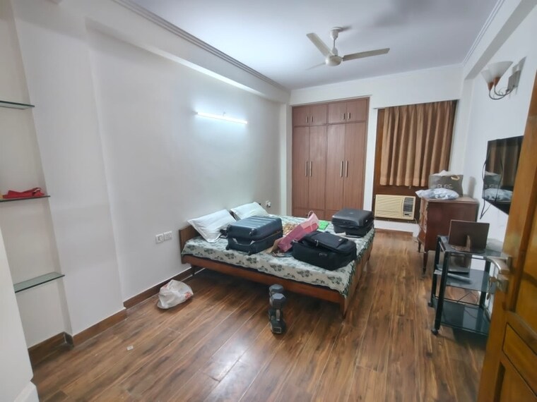 Master Bedroom, chittaranjan park 3 Bedroom 233 Sq.Yd. Builder Floor In Chittaranjan Park Delhi 8979269