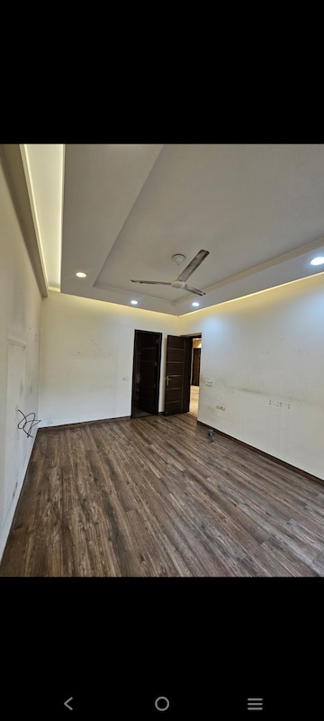 Room in 3 BHK Builder Floor at Nirvana Courtyard, Sector 50 – for Rent
