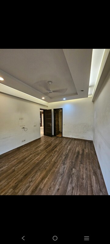 Room in 3 BHK Builder Floor at Nirvana Courtyard, Sector 50 – for Rent