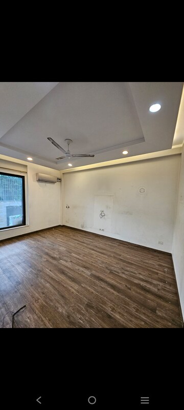 Room in 3 BHK Builder Floor at Nirvana Courtyard, Sector 50 – for Rent