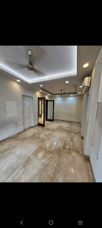 Room in 3 BHK Builder Floor at Nirvana Courtyard, Sector 50 – for Rent