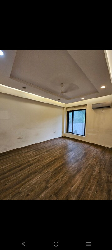 Room in 3 BHK Builder Floor at Nirvana Courtyard, Sector 50 – for Rent