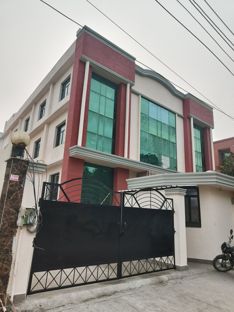 Exterior View, sector 67 Commercial Office Space 1000 Sq.Mt. In Sector 67 Noida 8979304