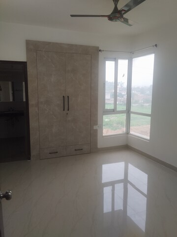 Room in 3 BHK Apartment at BBD Green City Sun Breeze Apartments, Gomti Nagar – for Rent