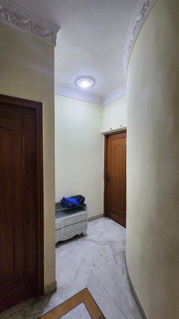 Room in 3 BHK Builder Floor at RWA Apartments Sector 41, Sector 41 – for Rent
