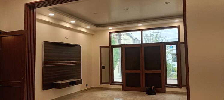 Room, sector 49 4 Bedroom 2500 Sq.Ft. Builder Floor In Sector 49 Noida 8979369