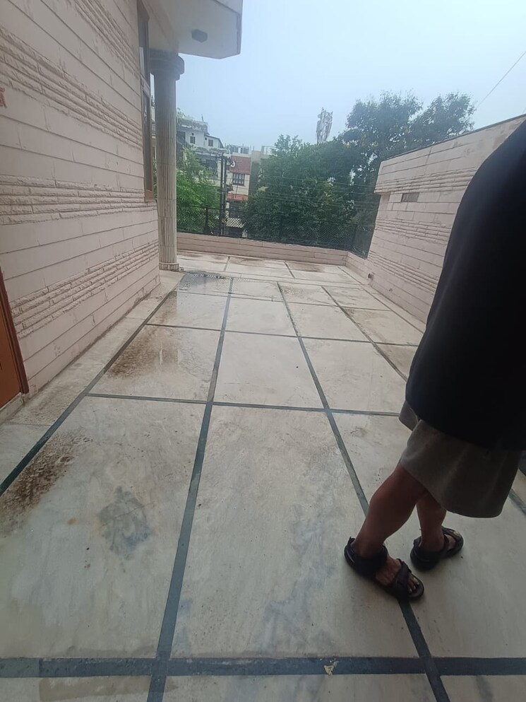 Balcony, arun-vihar-sector-37 1.5 Bedroom 650 Sq.Ft. Builder Floor In Sector 37 Noida 8979372