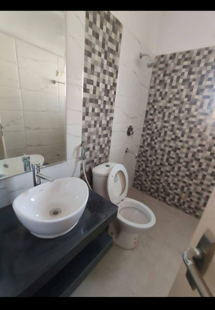 3 BHK Builder Floor For Rent in RWA Residential Society Sector 46