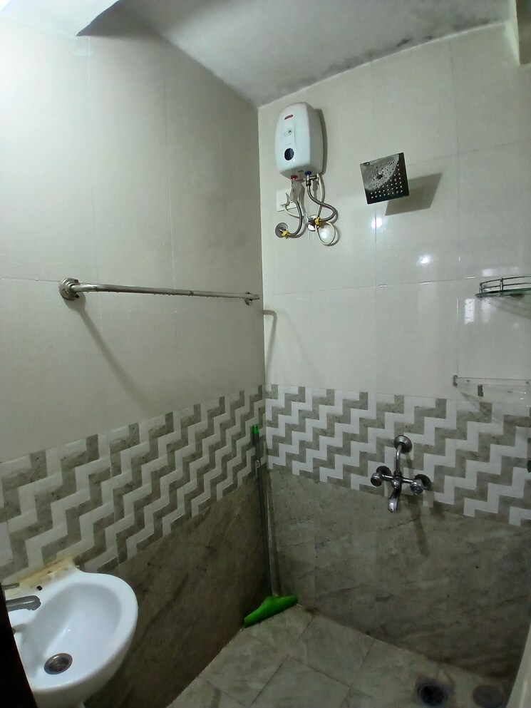 Bathroom, goregaon west 1 Bedroom 420 Sq.Ft. Apartment In Goregaon West Mumbai 8979436