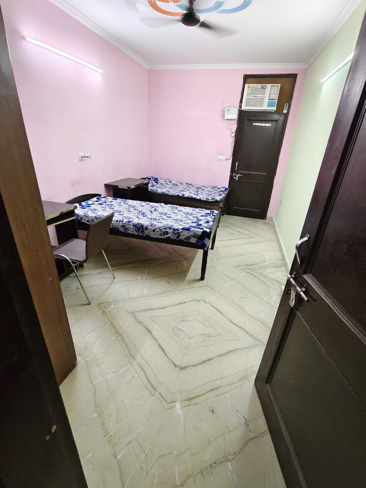 Bedroom, karol bagh Pg For Boys & Girls In Karol Bagh 8979451
