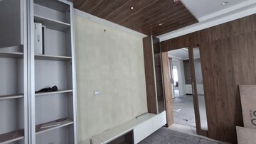 Room in 3 BHK Apartment at Jayabheri The Nirvana, Gopanpally – for Rent