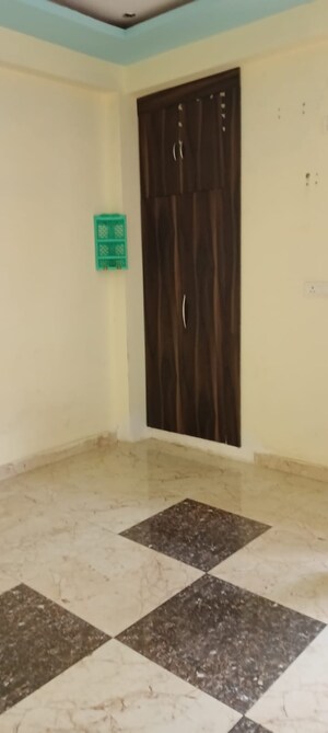 Room in 2 BHK Builder Floor at Krishna Tower Noida, Sector 73 – for Sale