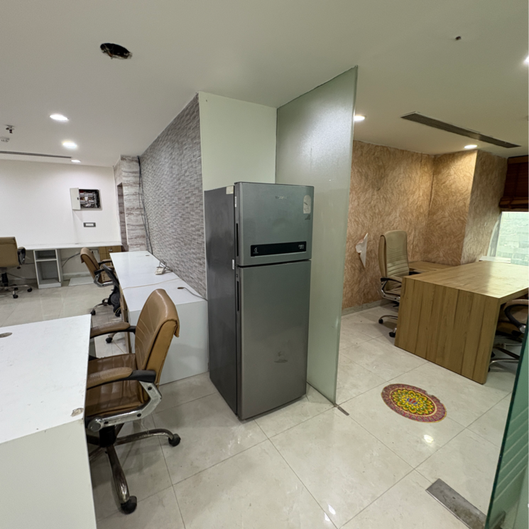 Team Area, netaji subhash place Commercial Office Space 1600 Sq.Ft. In Netaji Subhash Place Delhi 8979480