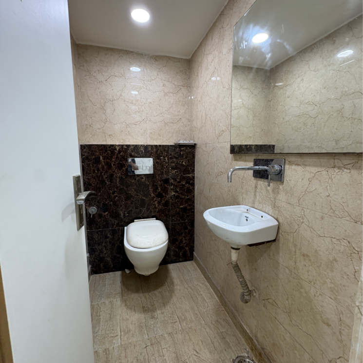 Bathroom, netaji subhash place Commercial Office Space 1600 Sq.Ft. In Netaji Subhash Place Delhi 8979480