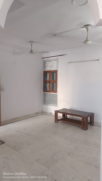 Room in 3 BHK Builder Floor at Ashoka Enclave – for Rent