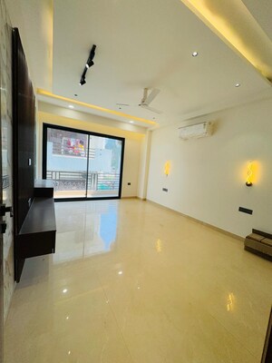 Room in 4 BHK Builder Floor at Sector 51 – for Sale