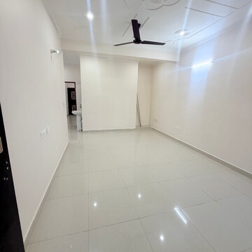 Building Lobby in 2.5 BHK Builder Floor at RWA Apartments Sector 108, Sector 108 – for Rent