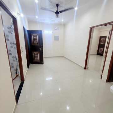 Building Lobby in 2.5 BHK Builder Floor at RWA Apartments Sector 108, Sector 108 – for Rent