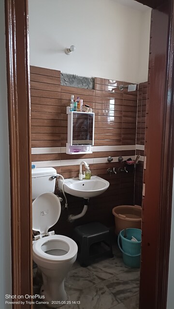 Team Area in 1.5 BHK Builder Floor at Ashoka Enclave – for Rent