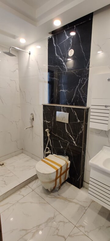 Bathroom in 5 BHK Builder Floor at Sector 21d – for Rent