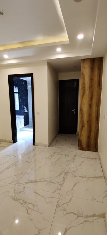 Building Lobby in 5 BHK Builder Floor at Sector 21d – for Rent