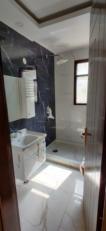 Attached Bathroom in 5 BHK Builder Floor at Sector 21d – for Rent