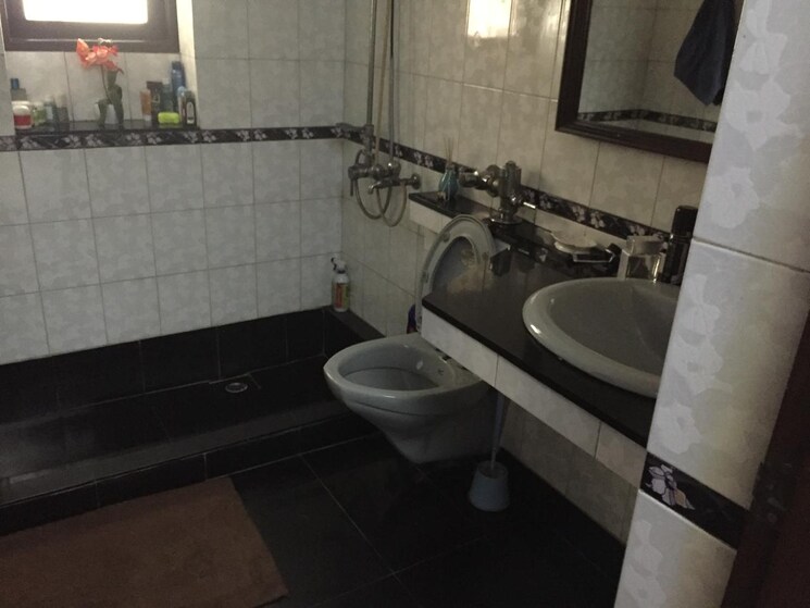 Bathroom, jangpura 2 Bedroom 1250 Sq.Ft. Apartment In Jangpura Delhi 8979534