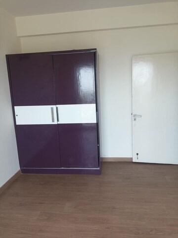 Room in 3.5 BHK Apartment at SS Linden, Sector 84 – for Rent