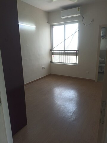 Room in 3.5 BHK Apartment at SS Linden, Sector 84 – for Rent