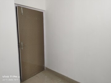 Room in 2 BHK Apartment at Signature Global Proxima, Sector 89 – for Rent