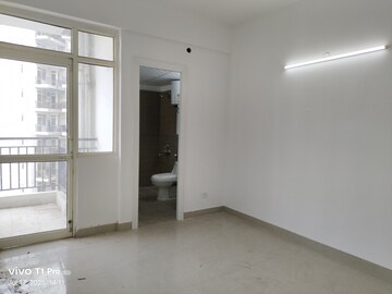 Room in 2 BHK Apartment at Signature Global Proxima, Sector 89 – for Rent