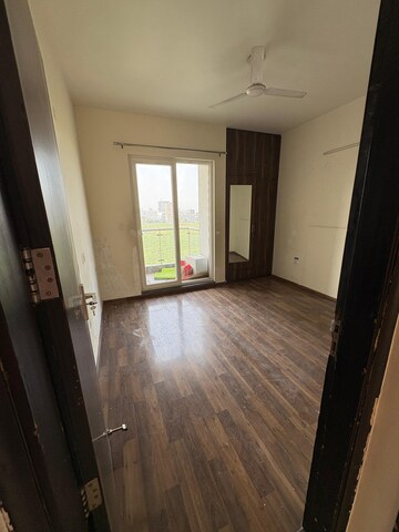 Room in 3 BHK Builder Floor at Vatika Lifestyle Homes, Sector 83 – for Rent