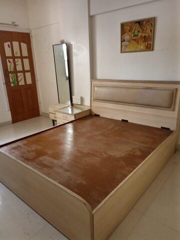 Room in 1 BHK Apartment at Poonam Apartments Worli, Worli – for Rent