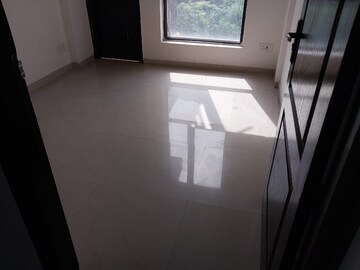 Room in 2.5 BHK Apartment at Logix Blossom County, Sector 137 – for Rent