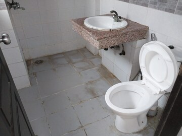 Bathroom in 2.5 BHK Apartment at Logix Blossom County, Sector 137 – for Rent