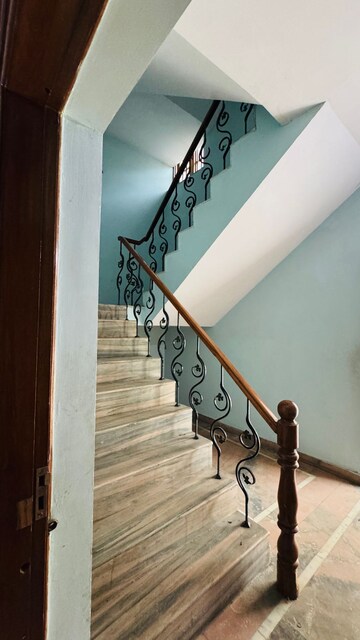 Staircase in 6+ BHK Villa at Sector 21b – for Rent