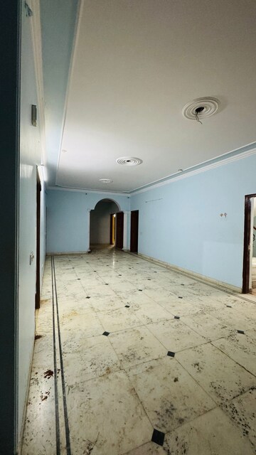 Room in 6+ BHK Villa at Sector 21b – for Rent