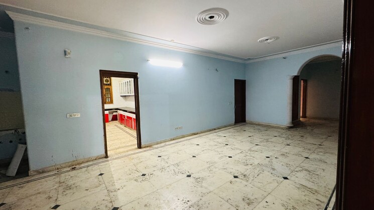 Room, sector 21b 6+ Bedroom 1000 Sq.Yd. Villa In Sector 21b Faridabad 8979655