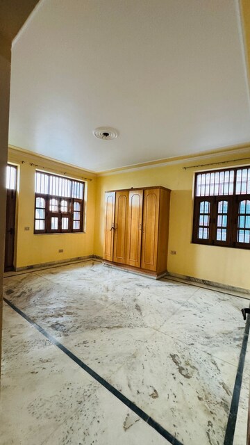 Bedroom in 6+ BHK Villa at Sector 21b – for Rent