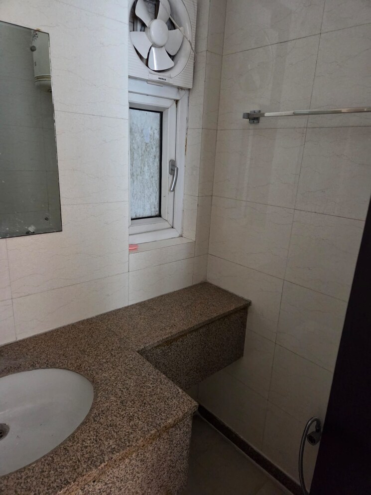 Bathroom, uppal-plumeria-garden-estate 3.5 Bedroom 1875 Sq.Ft. Apartment In Omicron Iii Greater Noida Greater Noida 8979688