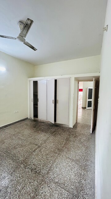 Room in 5 BHK Villa at Sector 21a – for Rent