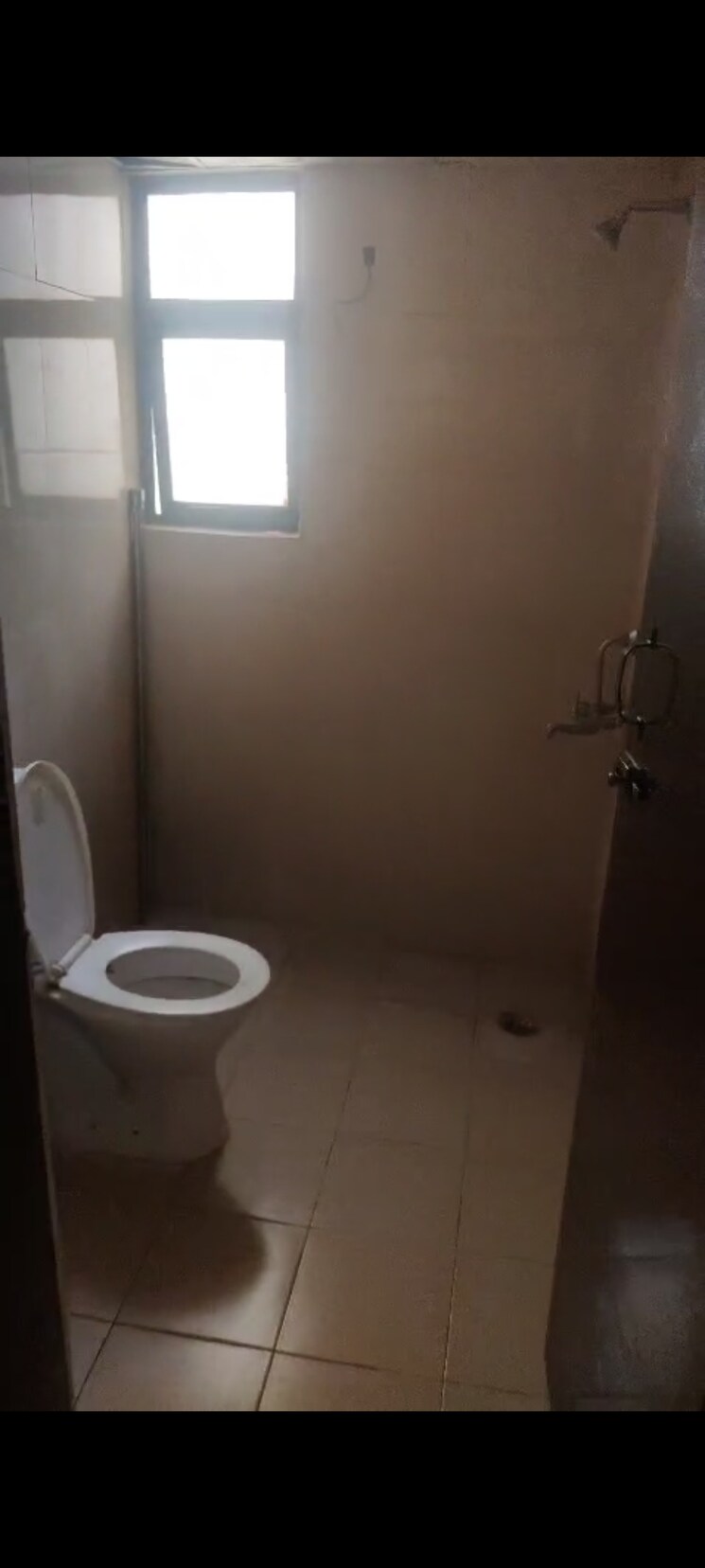 Bathroom, devika-skypers 1 Bedroom 620 Sq.Ft. Apartment In Raj Nagar Extension Ghaziabad 8979746